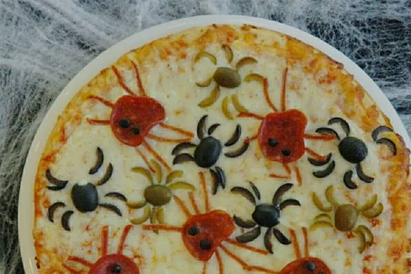 /2019-10-31-tidytuesday-pizzas-and-monsters/images/horror_pizza.jpg